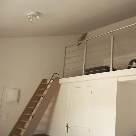 Studio/mezzanine 